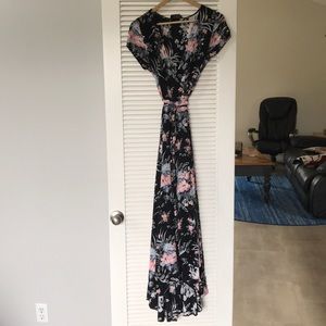 Beautiful black floral maxi wrap dress 🌚